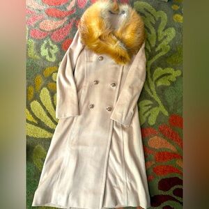 Vintage med-weight coat with a real fur collar small?